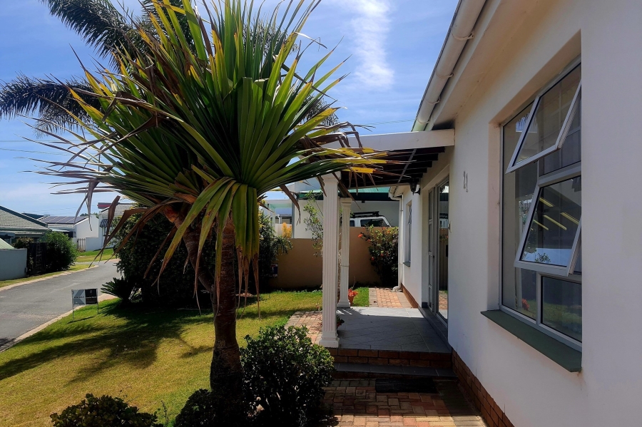 3 Bedroom Property for Sale in Fraaiuitsig Western Cape